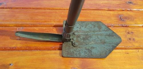 VINTAGE OLIVE GREEN MILITARY TYPE ENTRENCHING TOOL