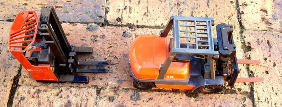 VINTAGE UNPLAYED DIE CAST FORKLIFTS ABOUT 1/24