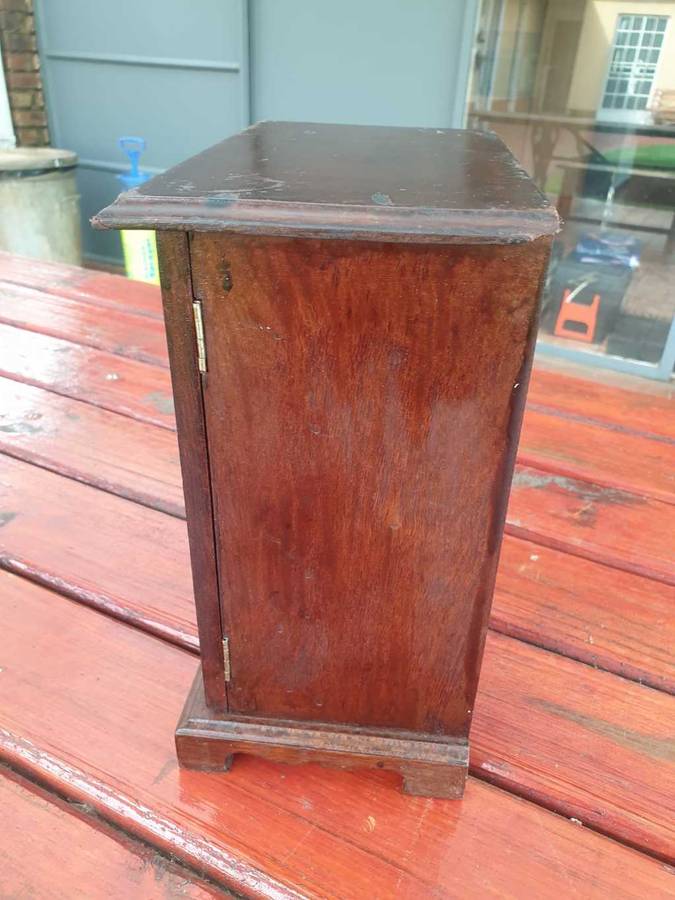 VINTAGE SOLID WOOD JEWELRY CASE