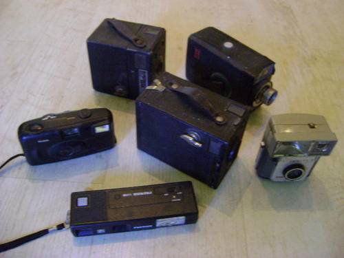 BUNCH OF OLD CAMERAS/1 BID FOR ALL