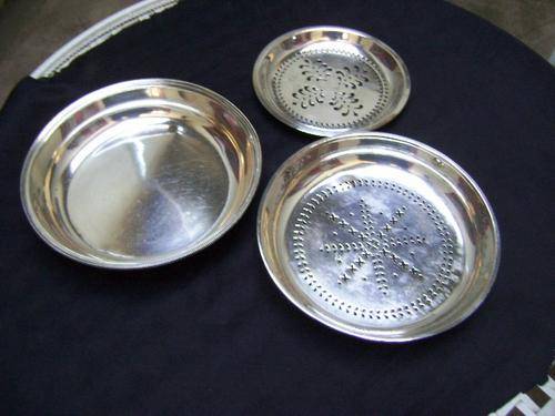 BOWL AND 2 STRAINER BOWLS LOT