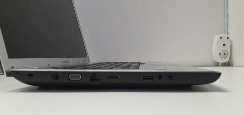Samsung R730 - 1000GB Hard Drive, 4GB Ram, Windows 10 Pro x64 **