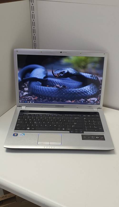 Samsung R730 - 1000GB Hard Drive, 4GB Ram, Windows 10 Pro x64 **