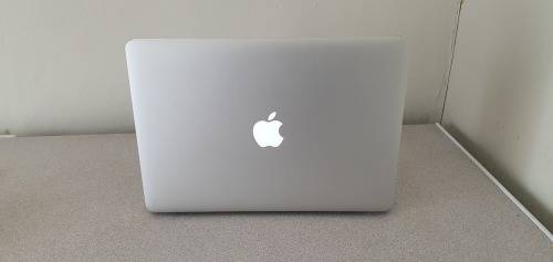 **MacBook Air 13.3-inch ** Inte Core i5 1.8GHz ** 8GB RAM ** 128GB SSD ** CYCLE COUNT 213**