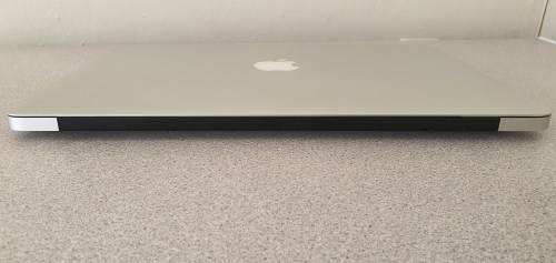 **MacBook Air 13.3-inch ** Inte Core i5 1.8GHz ** 8GB RAM ** 128GB SSD ** CYCLE COUNT 213**