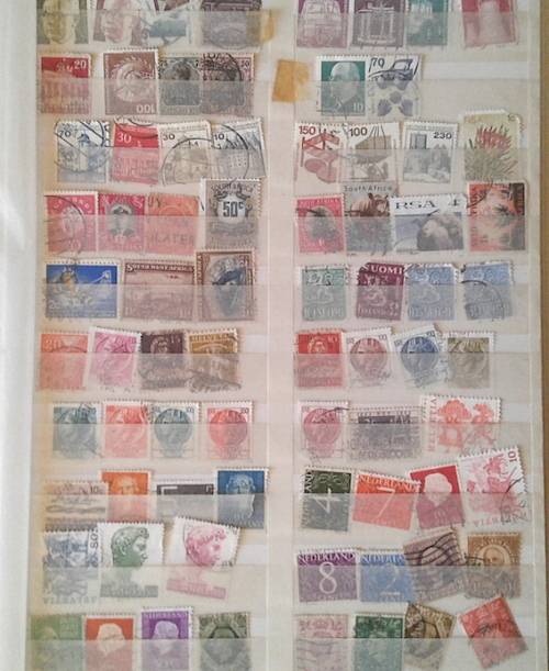 Stamp Album with collection of 600 stamps