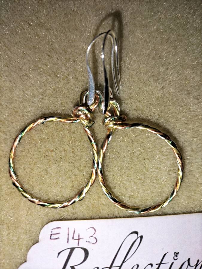 Mixed pl metal twisted 25mm hoops. E143