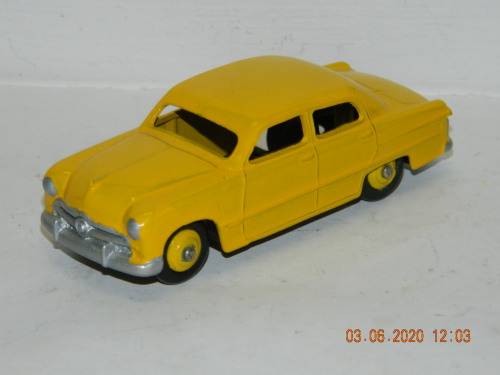 DINKY TOYS -  170  -  FORD SEDAN