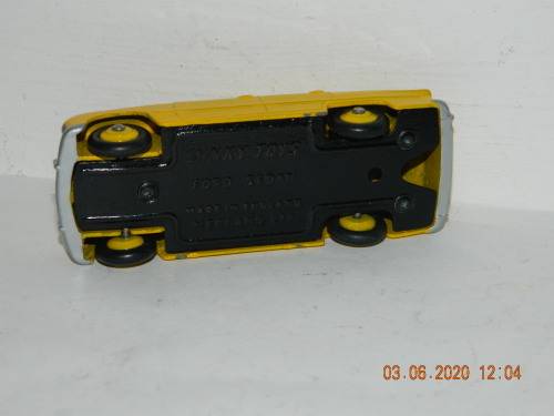 DINKY TOYS -  170  -  FORD SEDAN