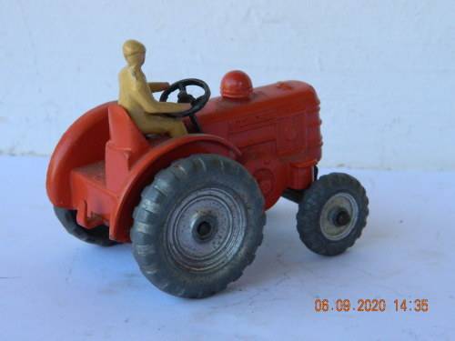 DINKY TOYS -  301  -  FIELD MARSHALL TRACTOR