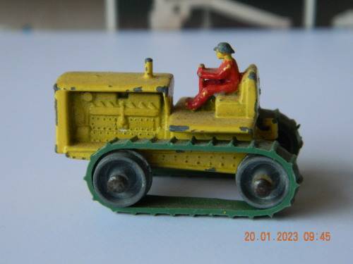 MATCHBOX  SERIES -  8a -  CATERPILLAR TRACTOR