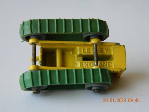 MATCHBOX  SERIES -  8a -  CATERPILLAR TRACTOR