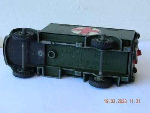 DINKY TOYS  -  626  -  MILITARY AMBULANCE