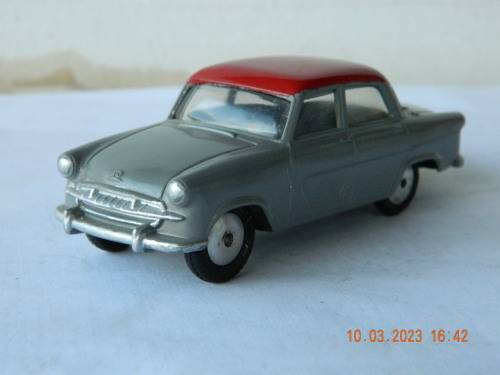 CORGI TOYS  -  207   -  STANDARD VANGUARD III