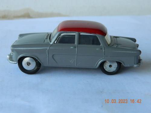 CORGI TOYS  -  207   -  STANDARD VANGUARD III