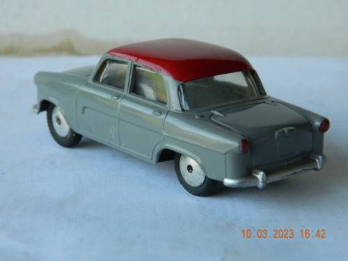CORGI TOYS  -  207   -  STANDARD VANGUARD III