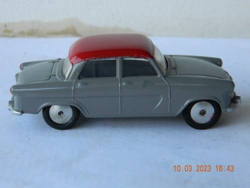 CORGI TOYS  -  207   -  STANDARD VANGUARD III