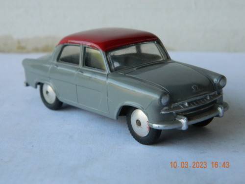 CORGI TOYS  -  207   -  STANDARD VANGUARD III