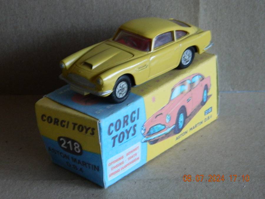 CORGI TOYS  -  218  -  ASTON MARTIN D.B.4