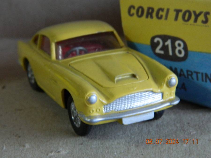 CORGI TOYS  -  218  -  ASTON MARTIN D.B.4