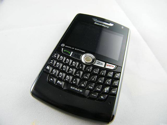 Unlocked Smartphone Blackberry 8830 GSM/CDMA +Free gift 4GB Memory Card