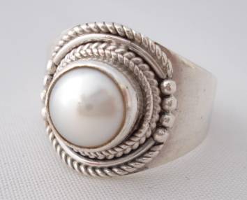 ** GORGEOUS fresh water PEARL RING SET IN STERLING SILVER.925 sz 7
