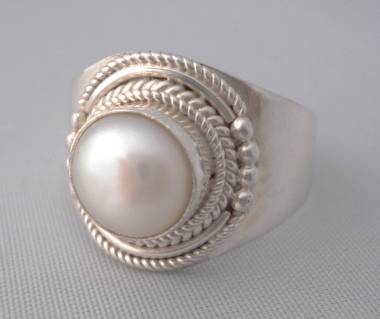 ** GORGEOUS fresh water PEARL RING SET IN STERLING SILVER.925 sz Q