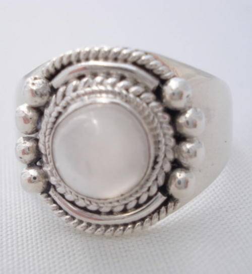 **STUNNING MOONSTONE SET IN STERLING SILVER.925** s " N "