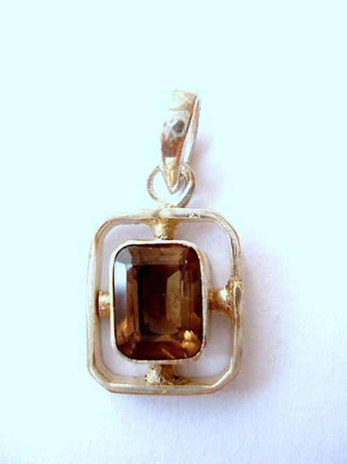 **GLOWING SMOKEY TOPAZ PENDANT SET IN STERLING SILVER.925**