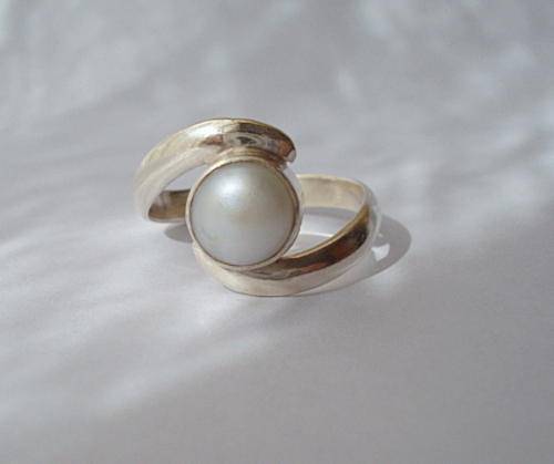 **STUNNING PEARL RING SET IN STERLING SILVER.925**