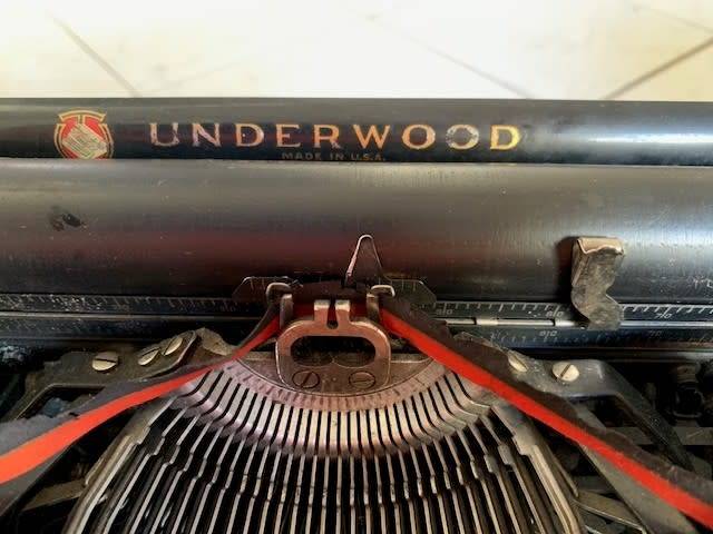 1926 Underwood 3 Bank Portable Typewriter with Original Carrying Case - Working