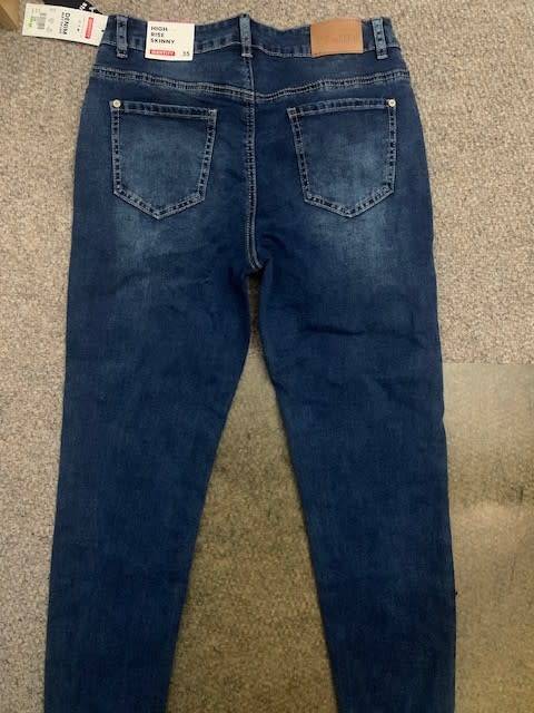 Identity NEW jeans size 35 with label on