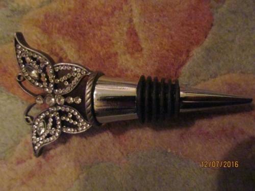 DIAMANTE !! Very Unique and LOVELY Bottle-Stopper !! Pics say it all