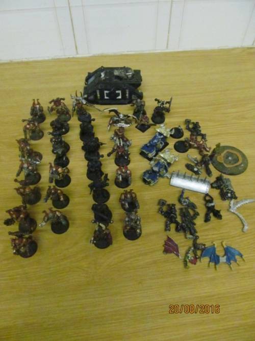 WARHAMMER 40 000 LOT !! 34 Figurines+2 Bikes+1 Tank/APC + accessories - ONE Price ALL