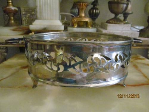 PIERCED METAL!! Vintage Casserole Dish/Pot Stand with Pierced Metal sides and handles