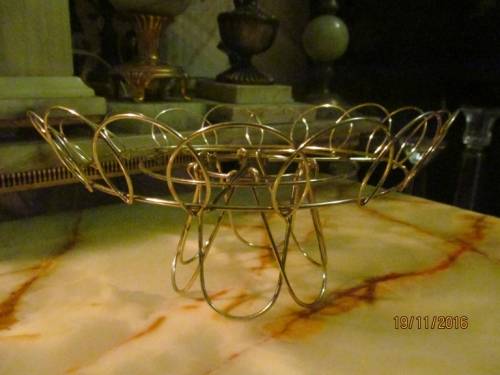 COLLAPSIBLE !! Metal Frame Circular Pot/Dish Stand with Collapsible rests