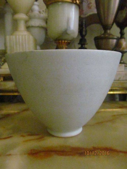 TABLE GRACE !! Mild Grey Color Ceramic Bowl with Narrow Base and Wide rim