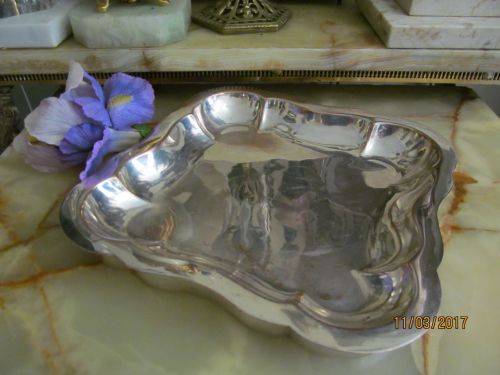 GENTLE WHISPER !! Vintage Silver Plated Serving/Display Dish - Scalloped Sides