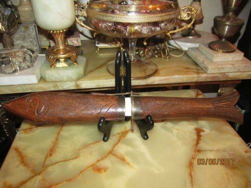 CARVED DIVIDE !! Hand Carved Vintage Carving Set Within Fish Case - Impressive Collectable
