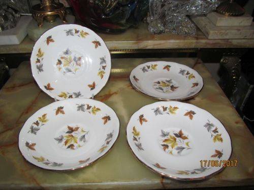 COLCLOUGH AVON !! Lot of Vintage Leaf Pattern - Four Saucers and Two Cake Plates