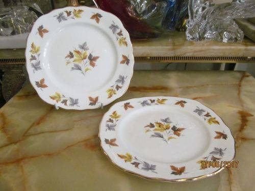 COLCLOUGH AVON !! Lot of Vintage Leaf Pattern - Four Saucers and Two Cake Plates