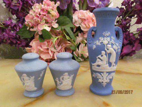 JASPERWARE !! Lot of Collectable Jasperware Wedgwood Items - 2 Vases, 2 Salt Shakers