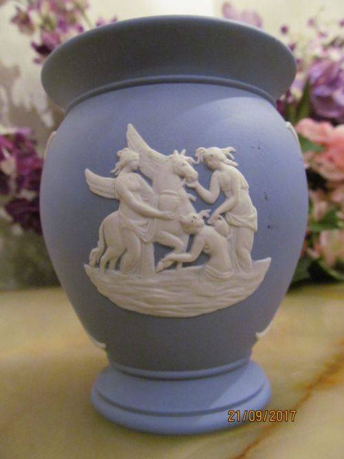 JASPERWARE !! Lot of Collectable Jasperware Wedgwood Items - 2 Vases, 2 Salt Shakers