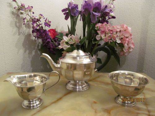 SHEFFIELD !! Vintage 1920's Sheffield Silver Plated Three Piece Tea Set - Table Splendour