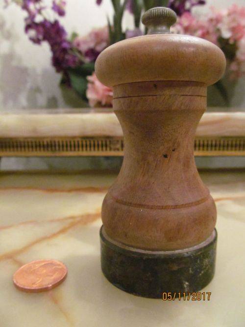 ROSWELL !! Vintage Lot of Peter Piper Salt Mill & Ceramic, Glass and Wood Storage Canister