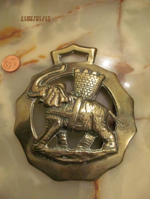 EN ROUTE !! Large Vintage Collectable Horse Brass Depicting Elephant en Route