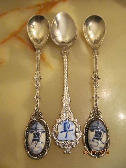 DELFTS !! Vintage Lot of 3 Silver Plated Demitasse Spoons - Porcelain Blue Inserts