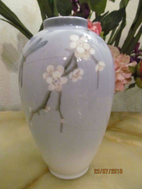 COPIN' COPENHAGEN !! Antique Pre 1923 Fine Porcelain Royal Copenhagen Vase