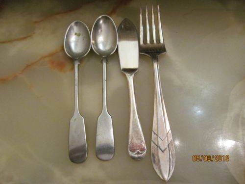 QUEEN ANNE + !! Vintage Lot of 2 Identical Demitasse Spoons,1 Queen Anne Butter Knife & Dessert Fork