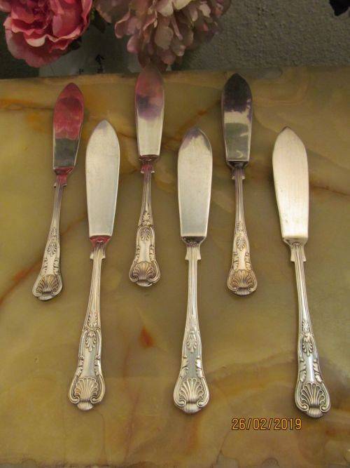 KINGS OF SHEFFIELD 3 !! Vintage Lot of 6 Identical Silver Plated Kings Pattern Fish/Butter Knives
